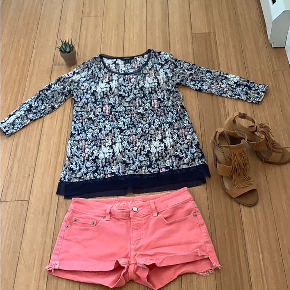 Beautiful shirt from simply Vera by Vera wang - Picture 1 of 5